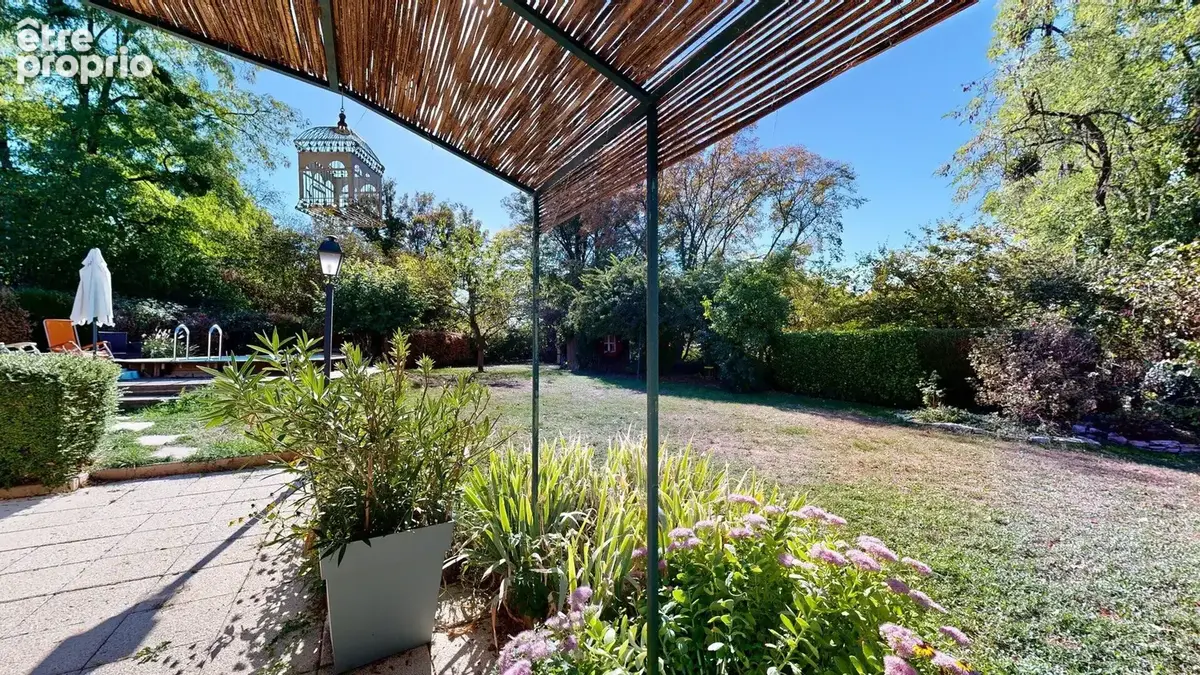 Evans - maison t6 avec piscine et annexes sur terrain de 12 ares - photo 12