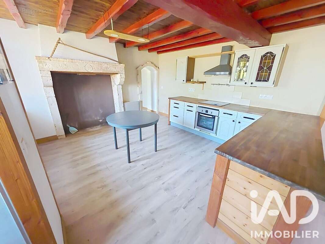 Maison 94 m² à Feuillade  - photo 3