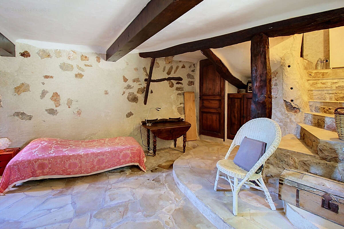 A VENDRE EN EXCLUSIVITE A CHATEAUDOUBLE - Charmante maison de village d'environ 100m² - photo 9