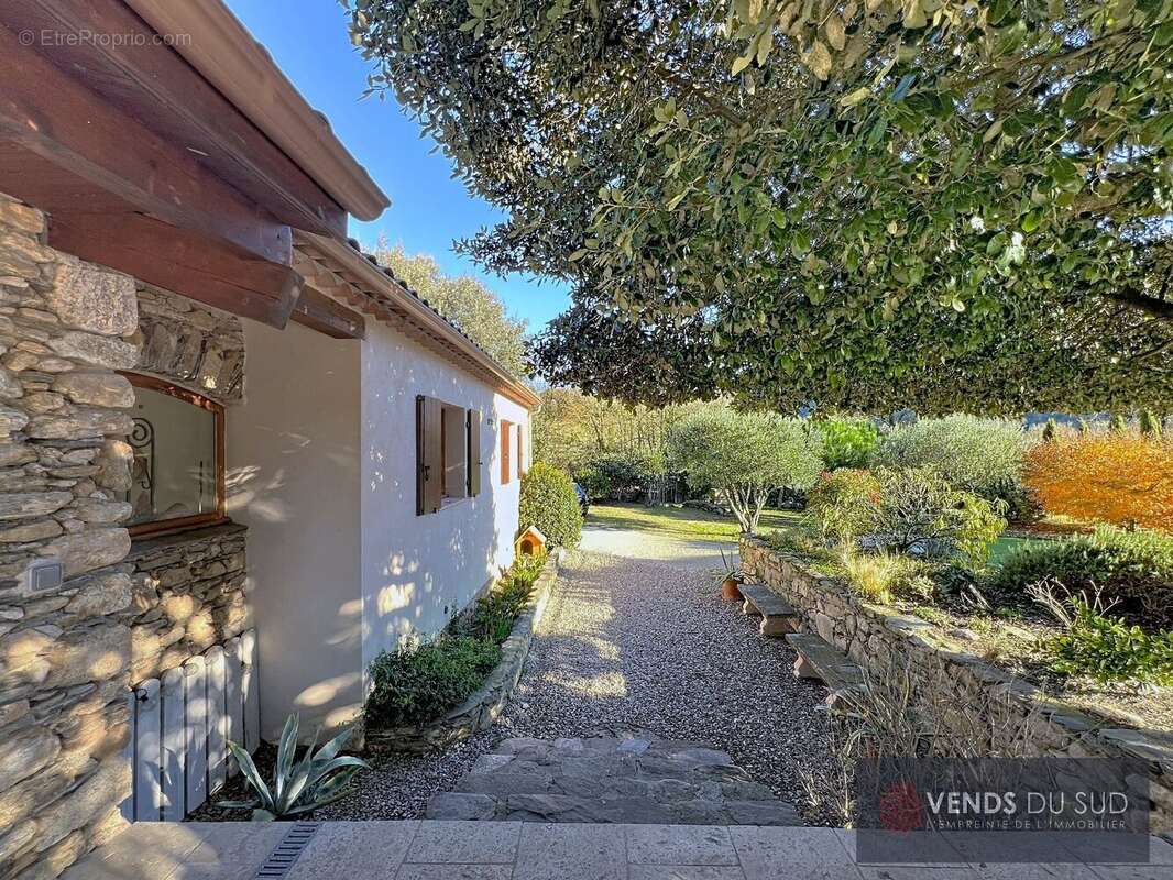 Maison à COLOMBIERES-SUR-ORB