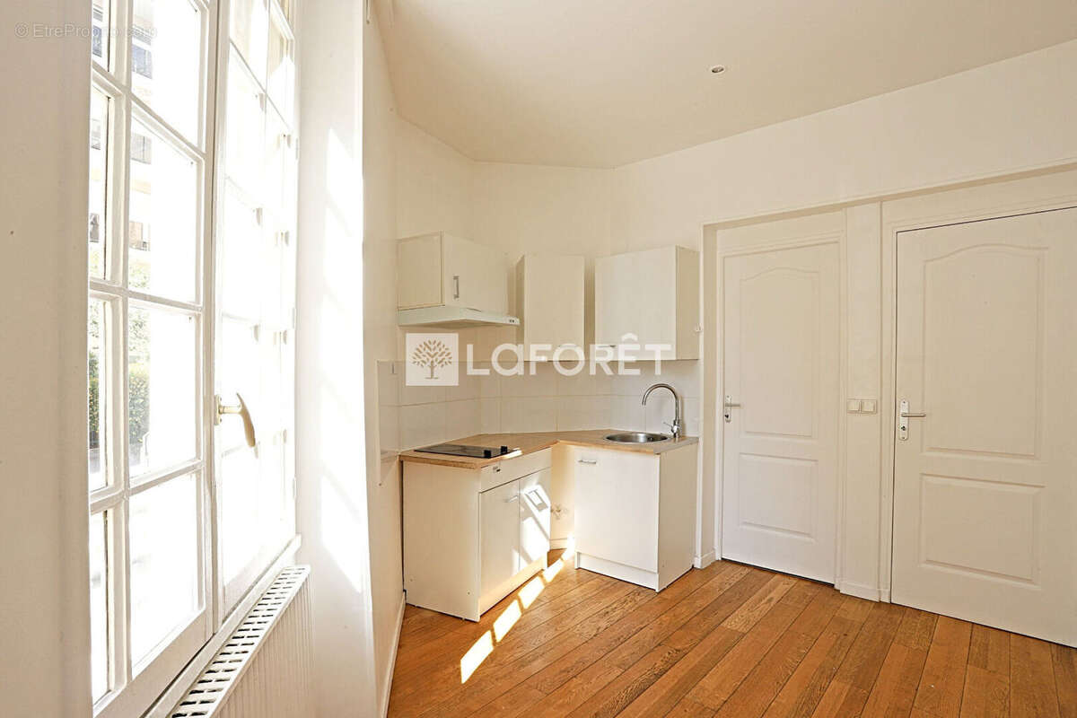Appartement à PARIS-14E