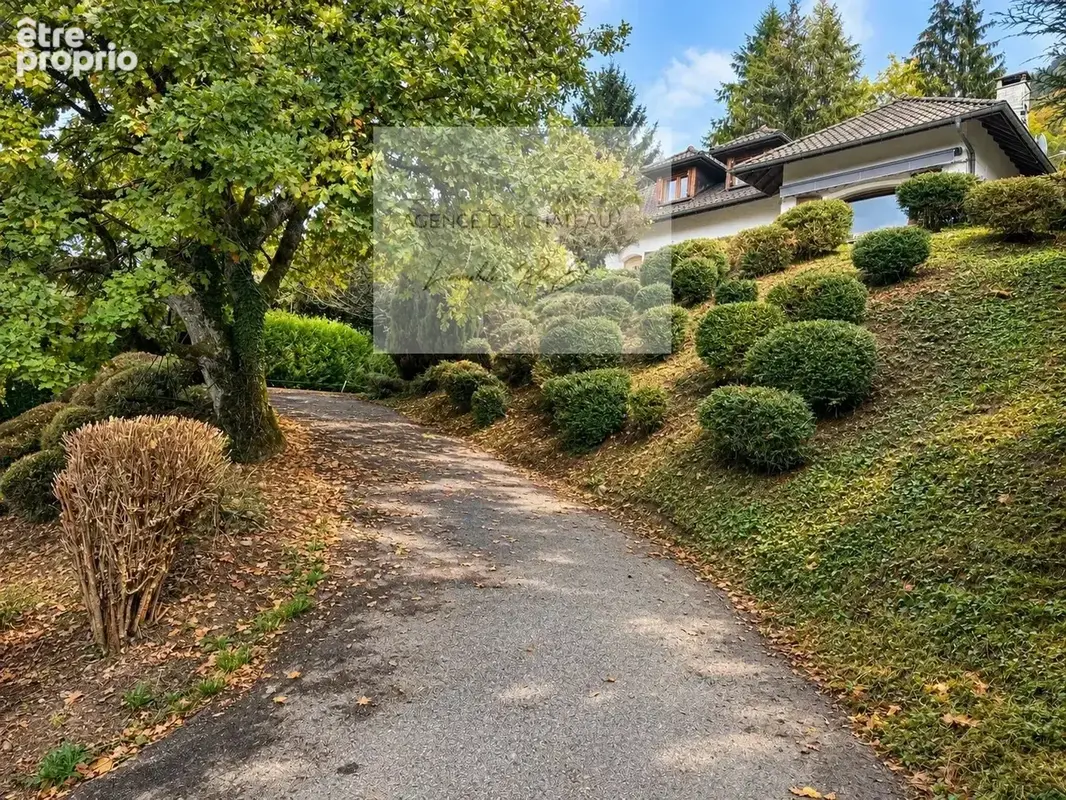Exclusivité ! maison 7 pièces vue Lac et Château - photo 3