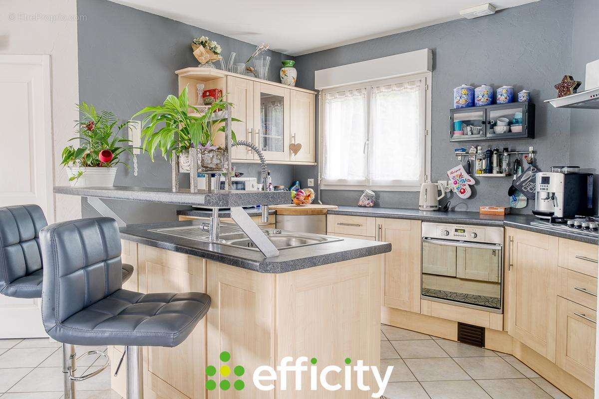 Maison à AUBERIVES-SUR-VAREZE