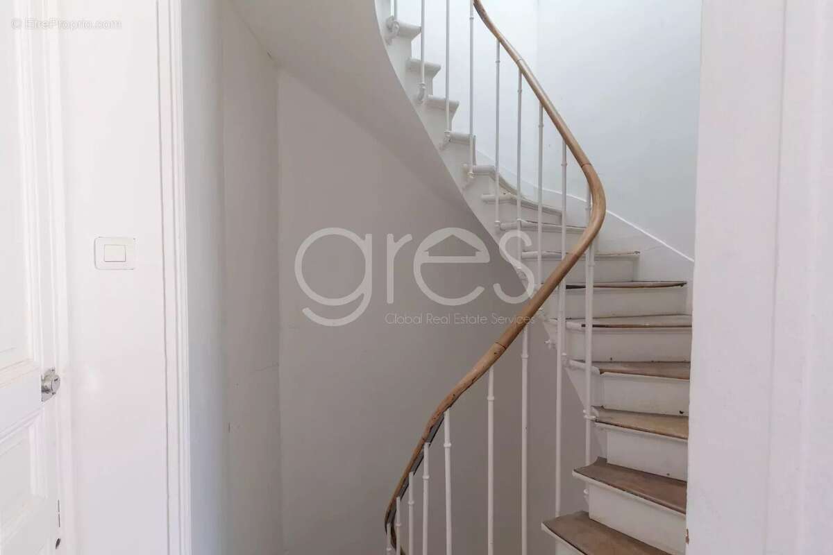 75008 paris triangle d’or / marbeuf. vente studio investissement. - photo 15