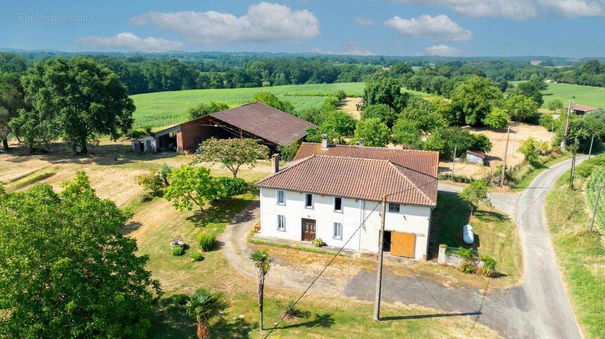 Maison 220 m² à Magnan  - photo 6