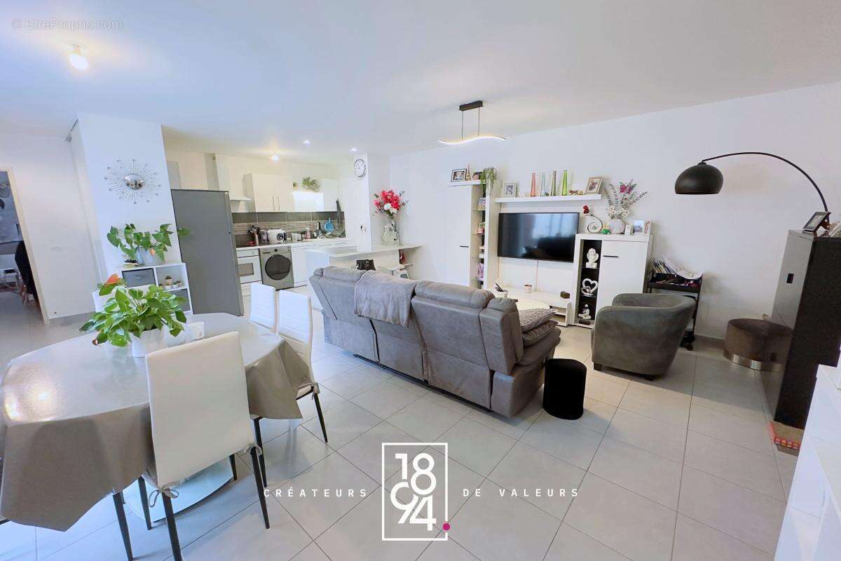 Appartement à JONQUIERES-SAINT-VINCENT