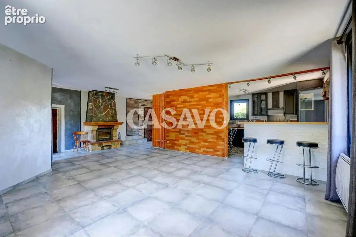 Vente Maison 6 pièces de 170m² - 69720 Saint-Laurent-de-Mure - photo 5