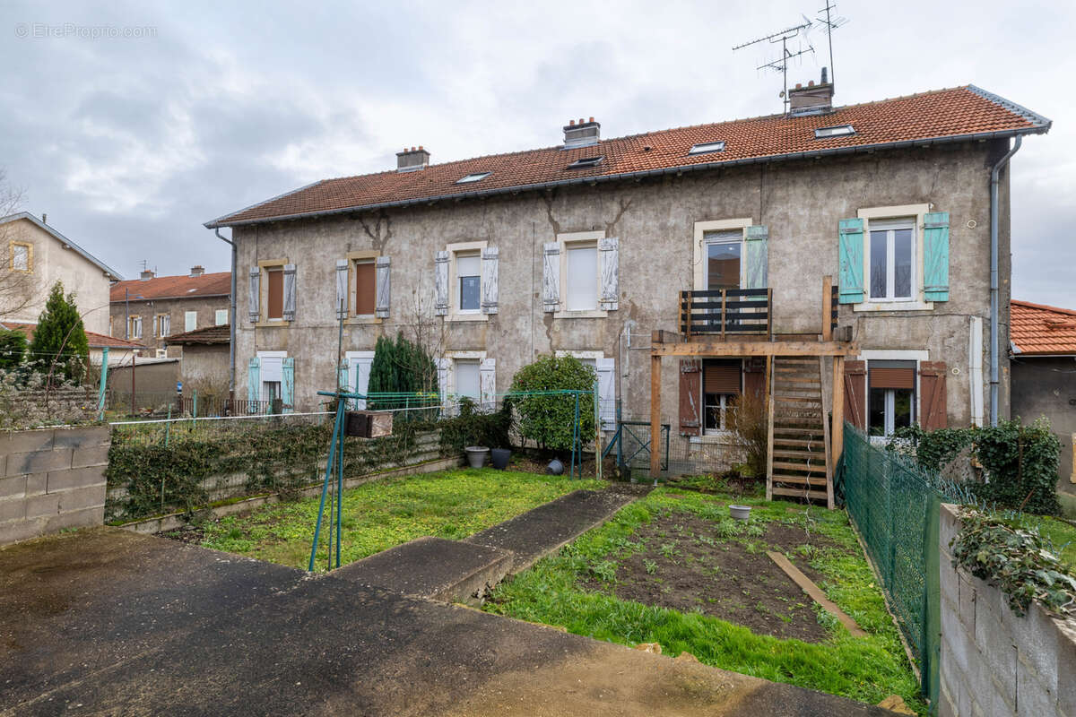 Appartement à MONTOIS-LA-MONTAGNE