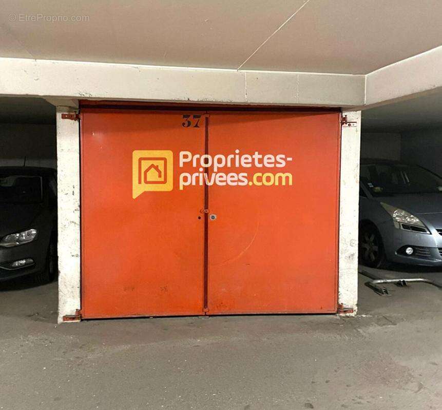 75015 PARIS - Parking / box / stockage 12 m2 -  Boulevard Lefebvre - Saint-Lambert - Parc d'expo Porte de Versailles - photo 3