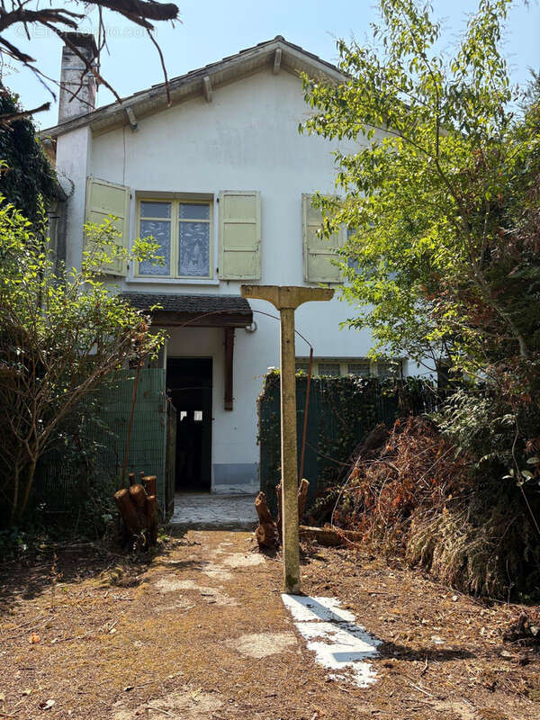 Maison de village avec jardin  garage et dépendance - photo 2