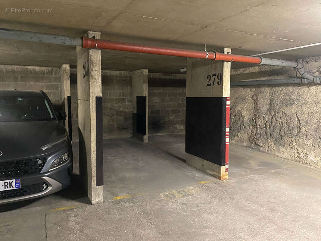 Parking à PARIS-20E