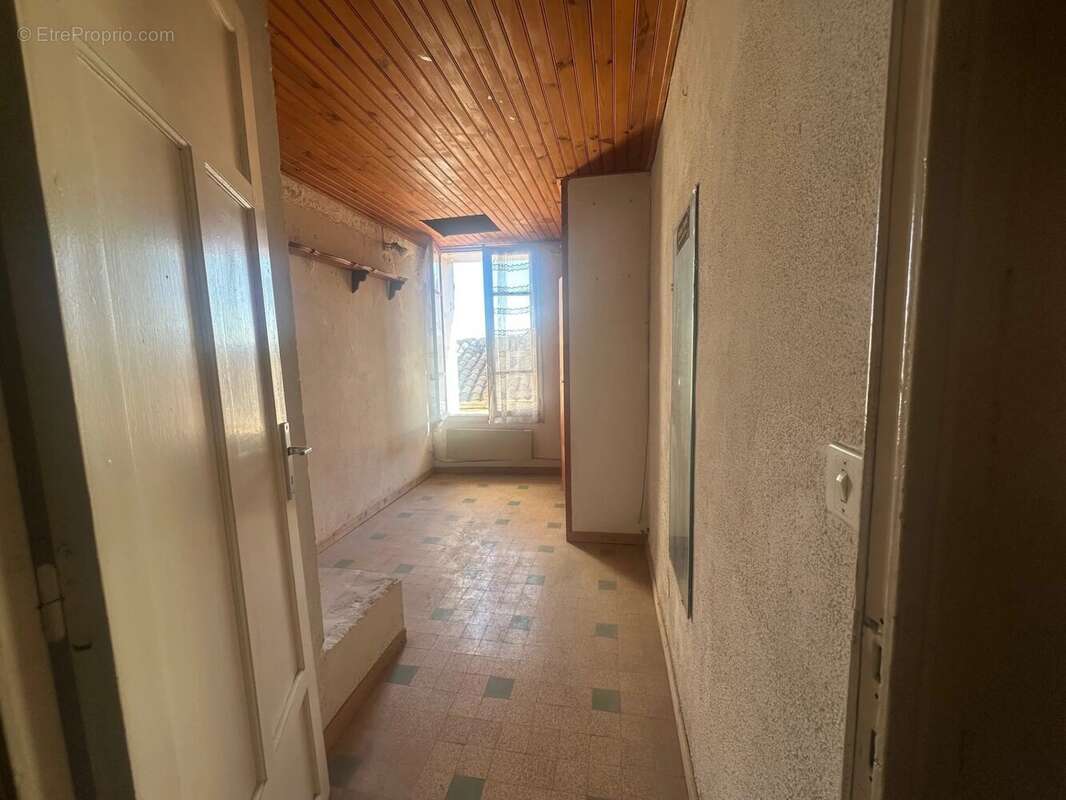 Appartement 79 m2 a renover - photo 6
