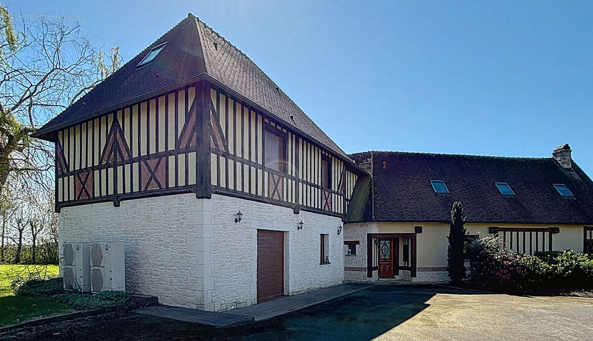 Maison à FAUGUERNON