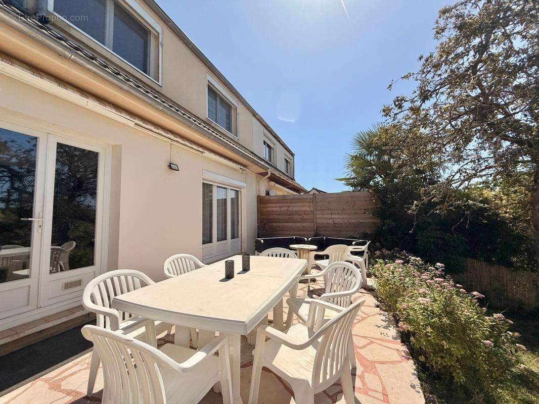 Maison à GENLIS