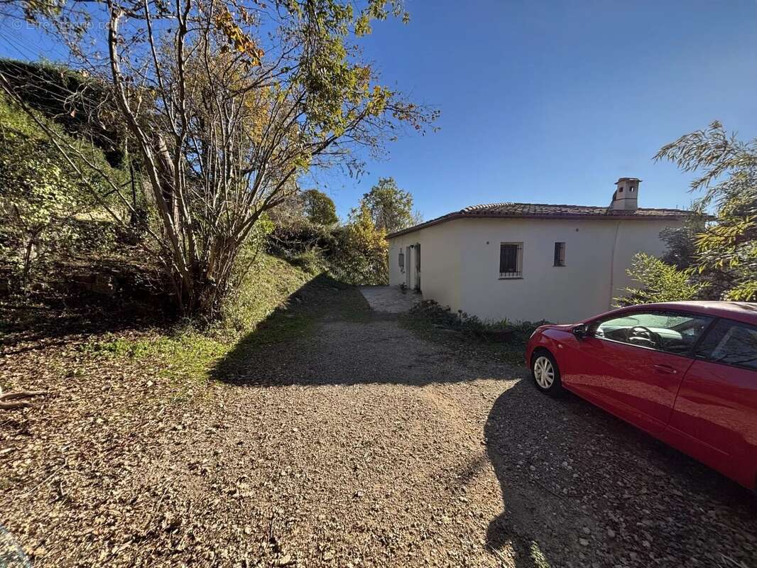 Maison à CHATEAUNEUF-GRASSE