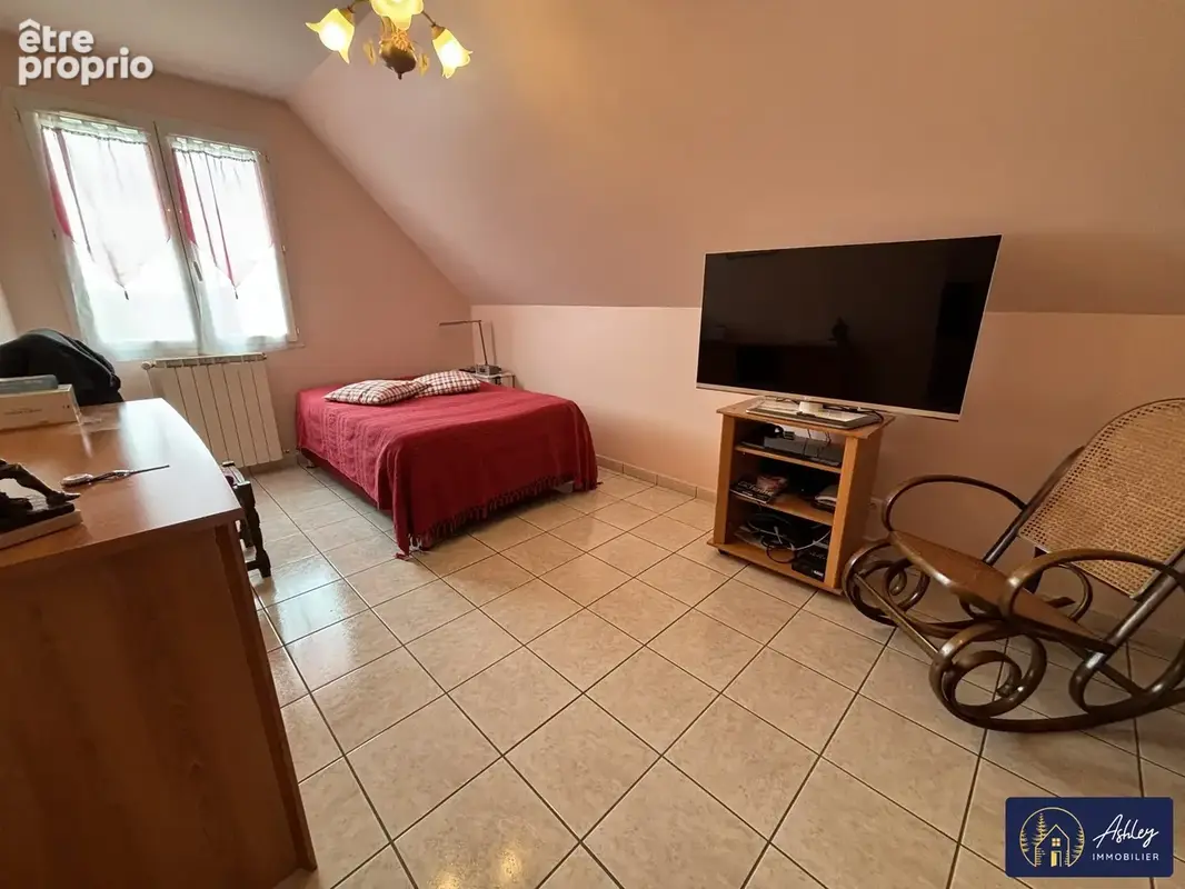 Maison 8 pièces LANOBRE (Cantal) 