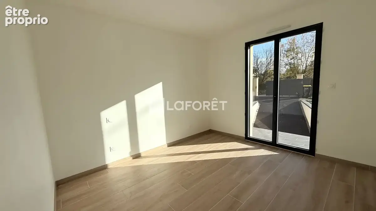 Maison moderne entièrement rénovée 4 chambres avec sous-sol et jardin PREAUX - photo 6
