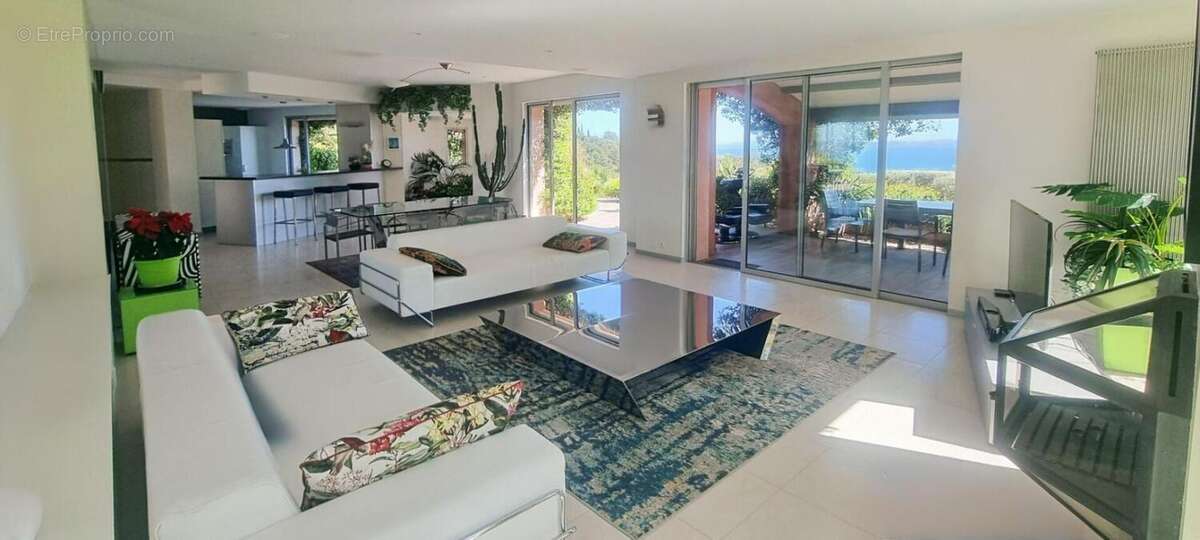 Maison à CARQUEIRANNE