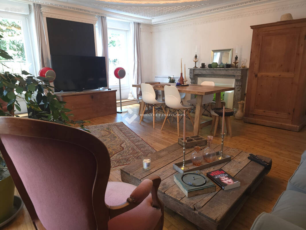 Appartement à QUINTIN