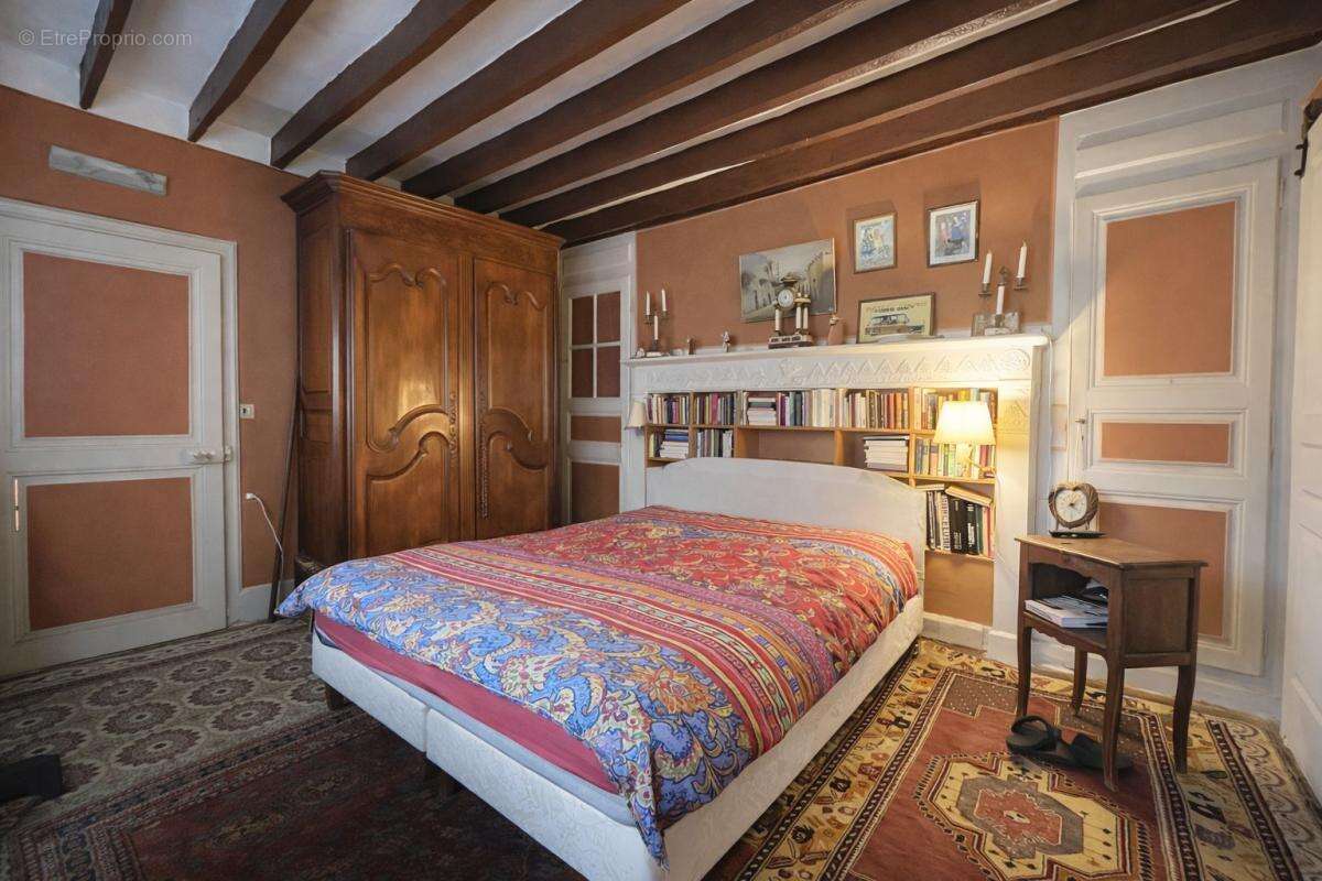 Maison à LE MONT-SAINT-ADRIEN