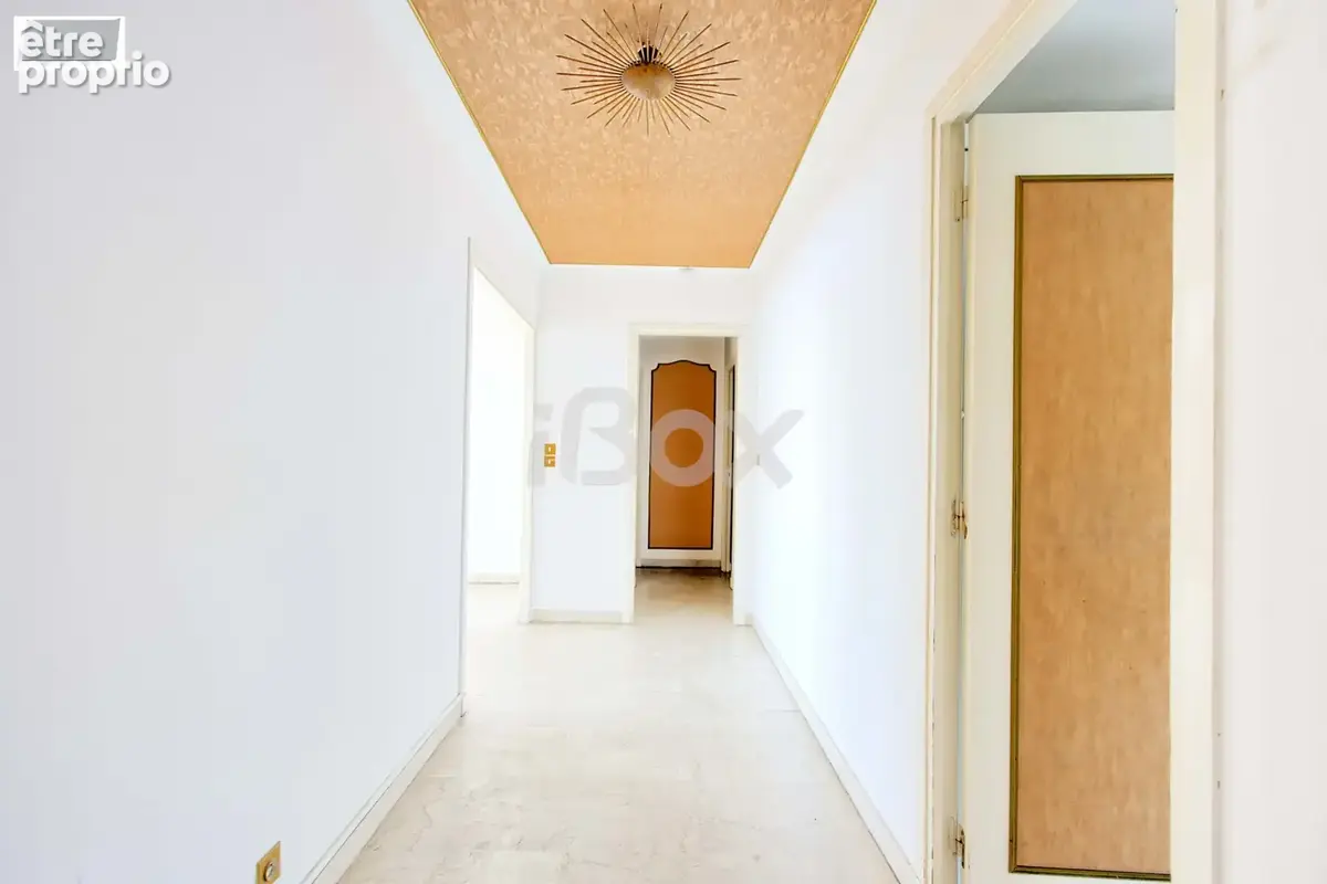 TOULON Le Mourillon faux T4 avec cave et 3 stationnements - photo 8