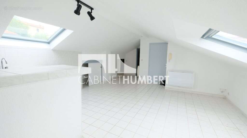 Appartement 40 m² à Saint-Etienne  - photo 3