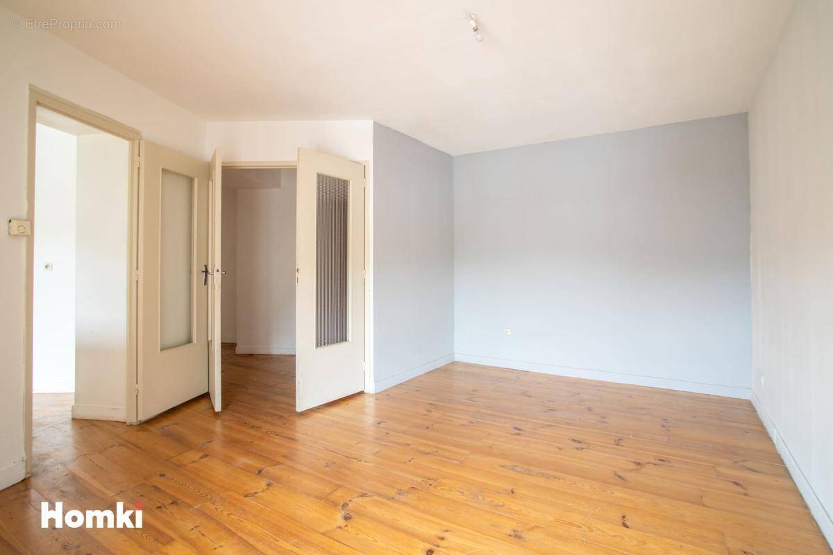 Appartement à LA SEAUVE-SUR-SEMENE