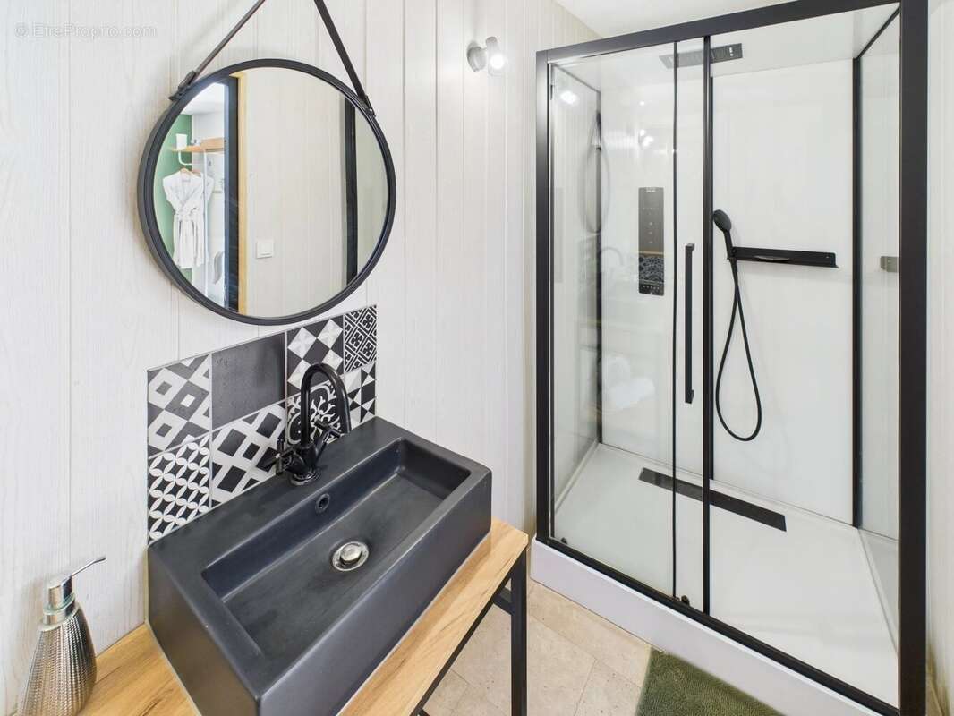 Maison à LA ROCHE-CHALAIS