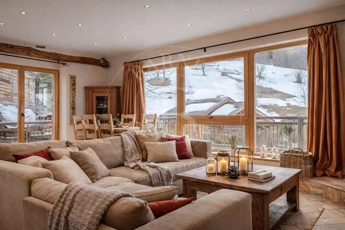 Maison à LES ALLUES