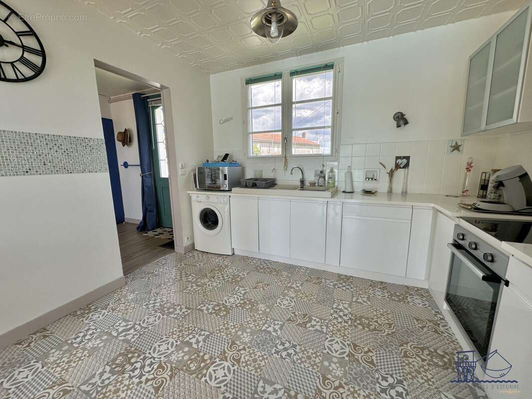 Maison à MORTAGNE-SUR-GIRONDE