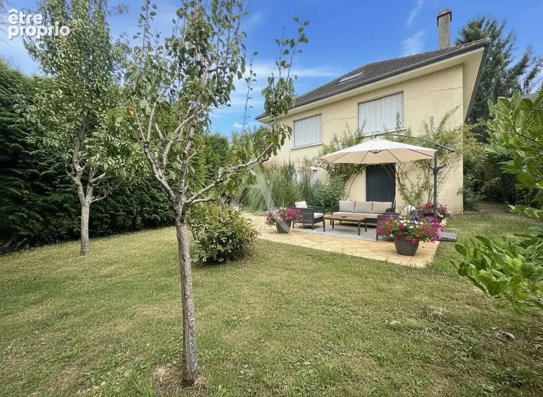 SERRIS BOURG - Env. 160 m² - 4 chambres - Terrain 588 m² - photo 3