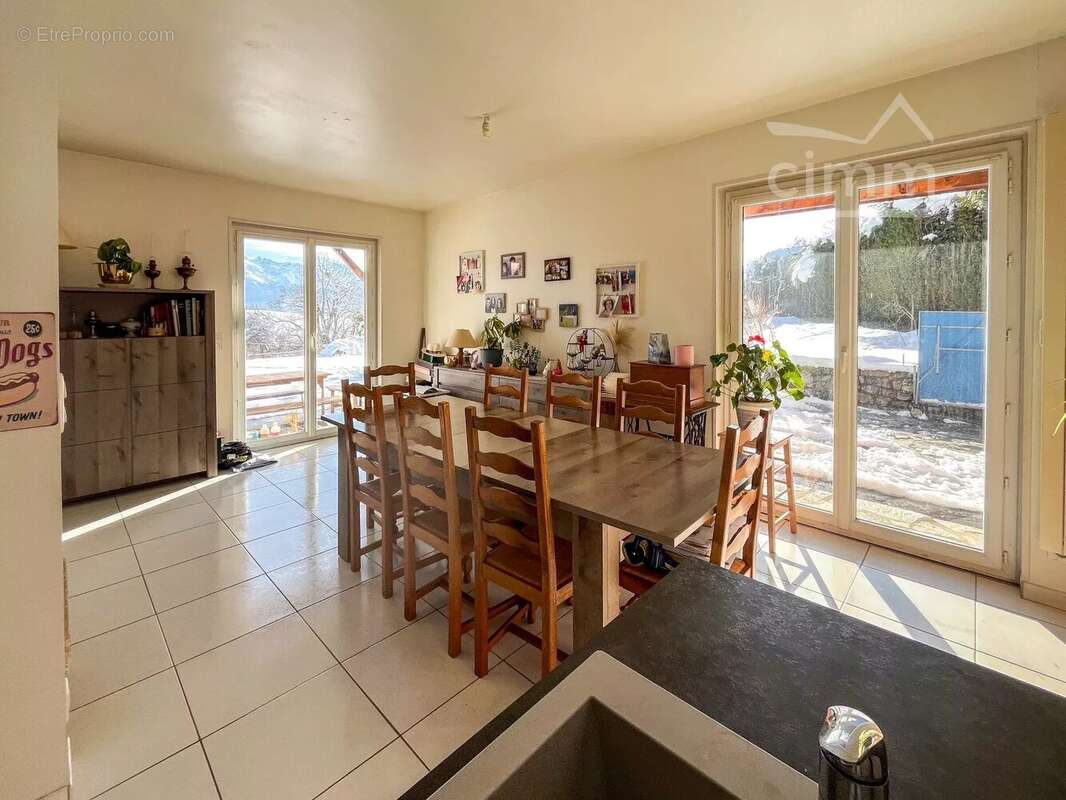 Maison à LA TERRASSE