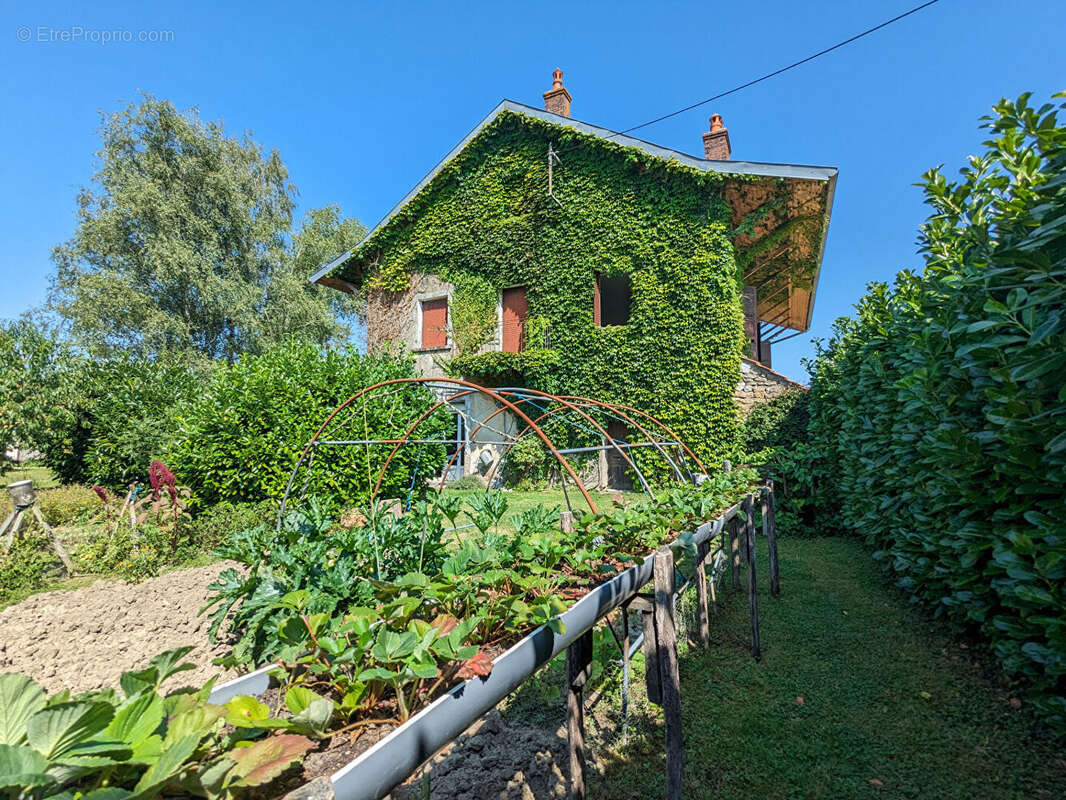 Maison à SAINT-SEINE-EN-BACHE