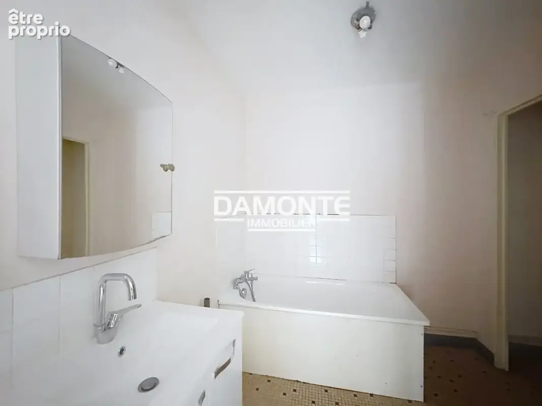 Appartement de Type 3 - Troyes - Balcon et place de parking - photo 4