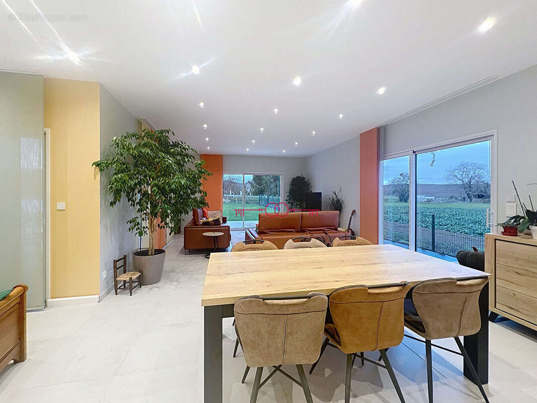 Maison à CAUROY-LES-HERMONVILLE