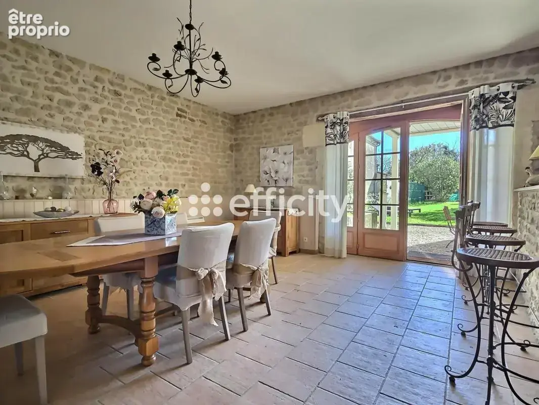Maison 204 m² à Loulay  - photo 5