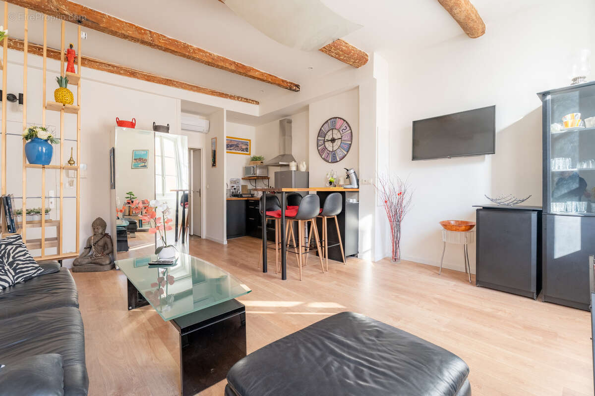 Appartement à MARSEILLE-1E