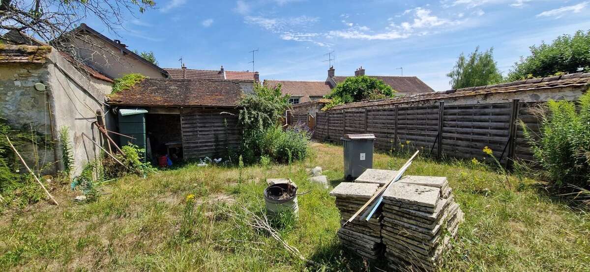 Maison à VENEUX-LES-SABLONS