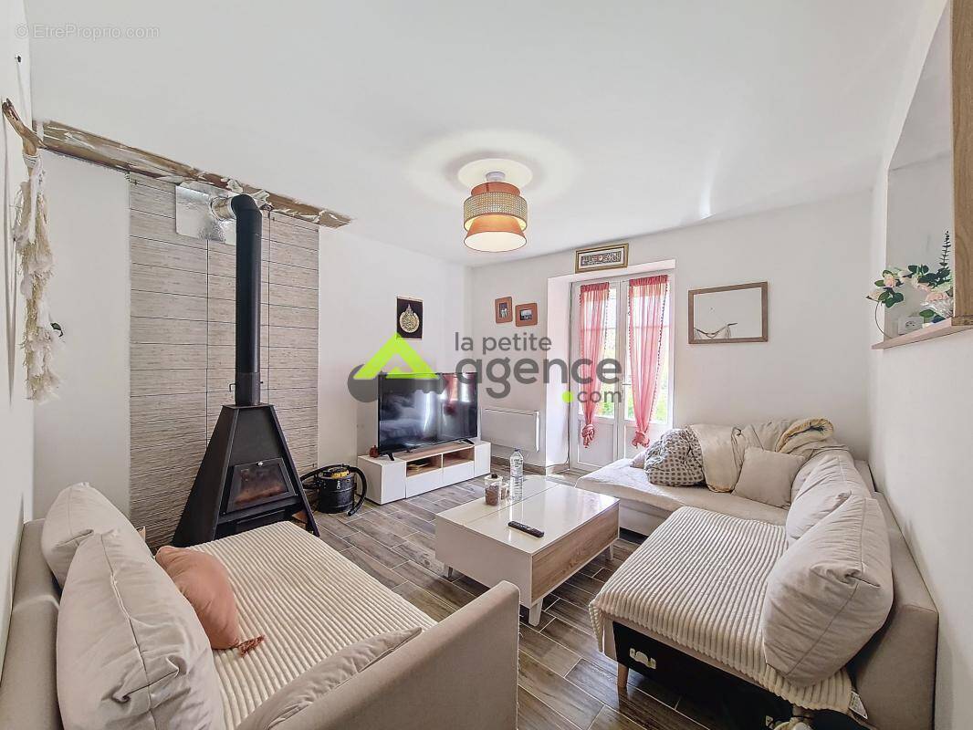 Maison à LA CHAPELLE-TAILLEFERT