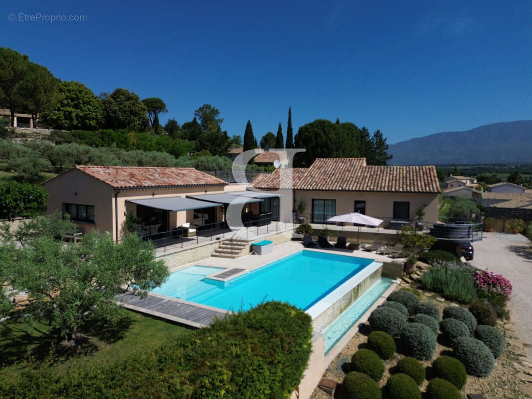 Maison 264 m² à Mormoiron  - photo 2