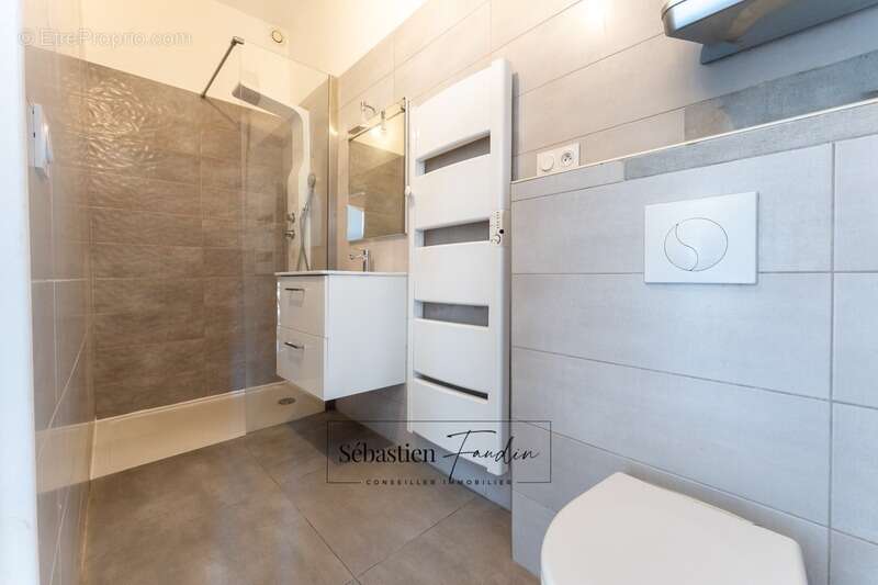 Appartement à SOLLIES-TOUCAS