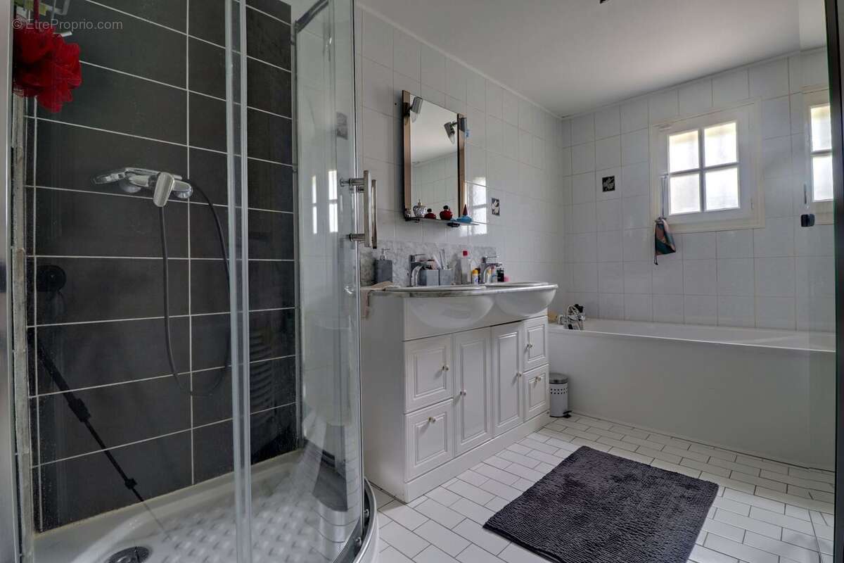 Maison à JOUY-LE-MOUTIER