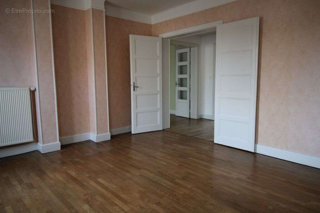 Appartement à CHARMES