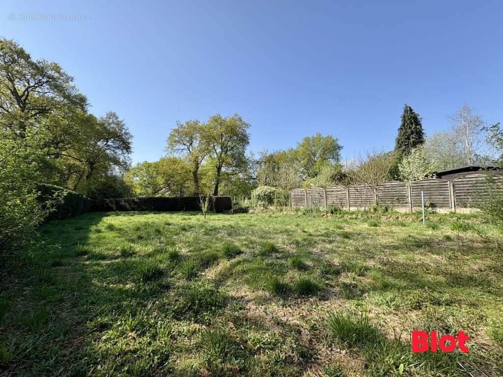 Terrain à VEZIN-LE-COQUET