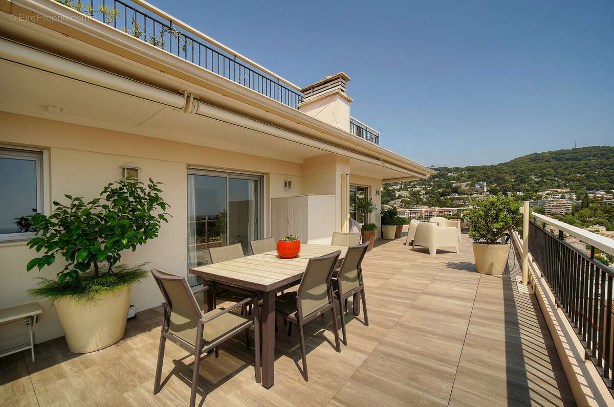 Appartement à LE CANNET