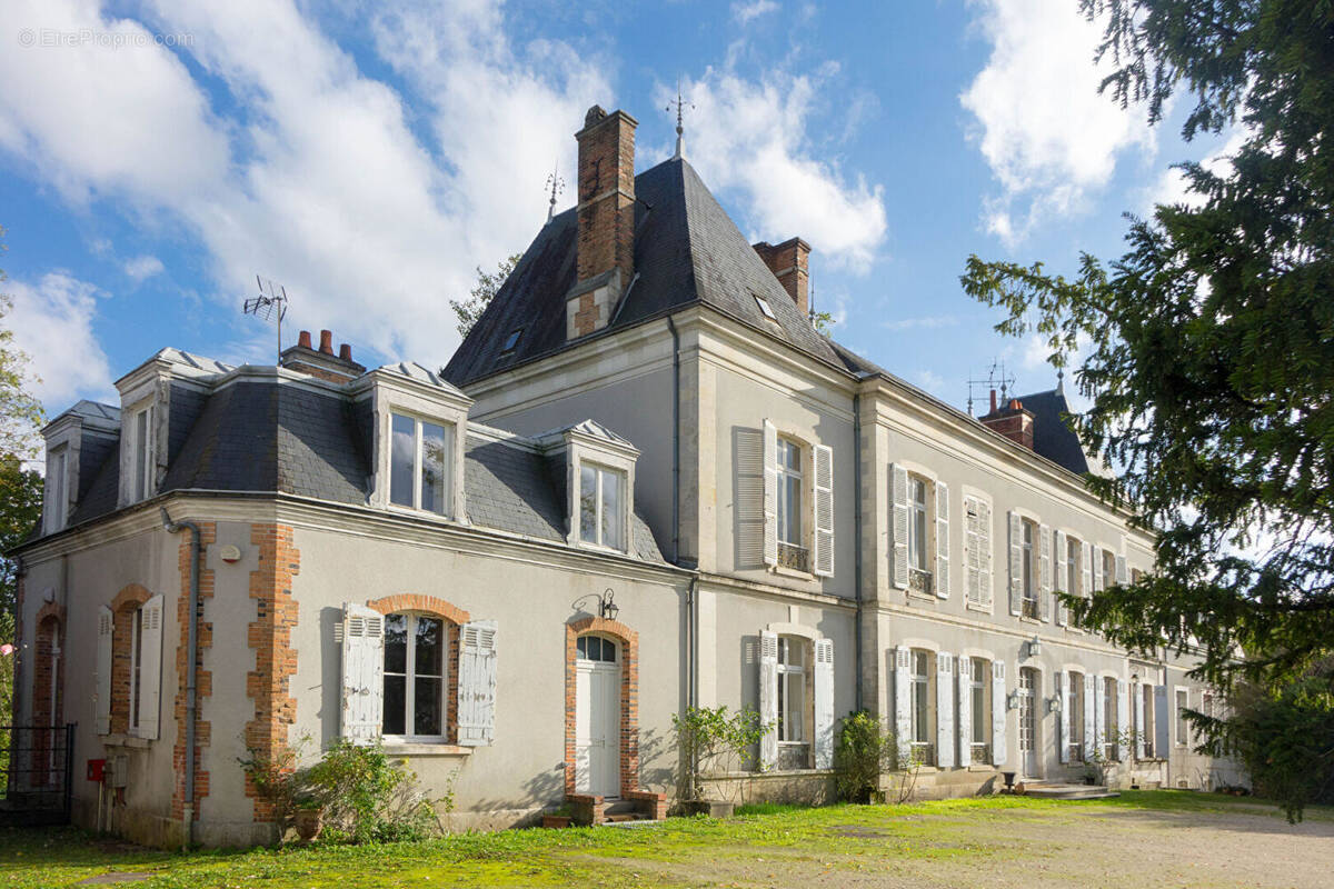 Maison à SAINT-JEAN-DE-BRAYE