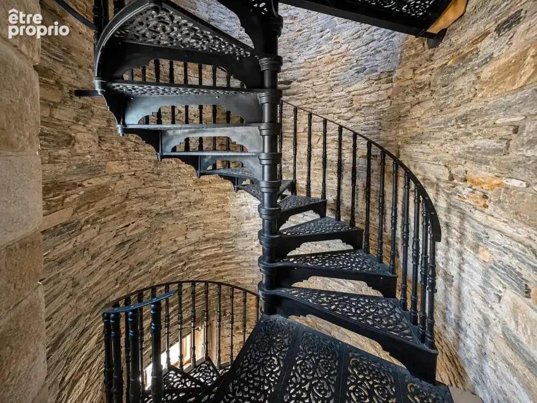Manoir historique du xivᵉ siècle – 543 m² – 9 chambres – 5,5 hectares - photo 11