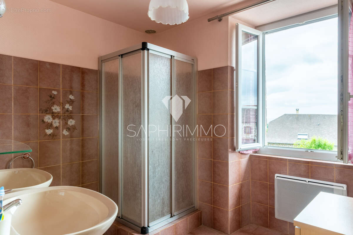 Maison d'habitation en pierre 4 pièces - 112m2 - au cœur du bourg - photo 11