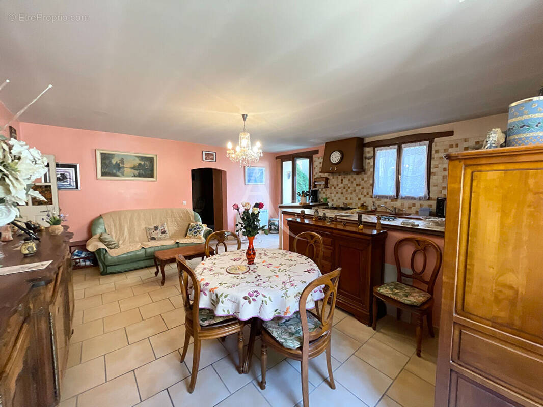 Maison à EYGUIERES