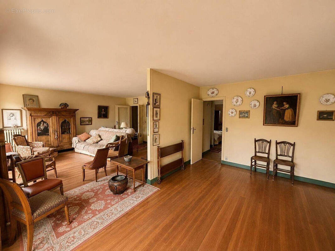 Appartement à NEUILLY-SUR-SEINE
